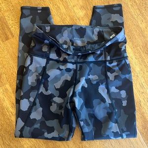Athleta - Lightning Camo- 7/8 tight leggings gently used.